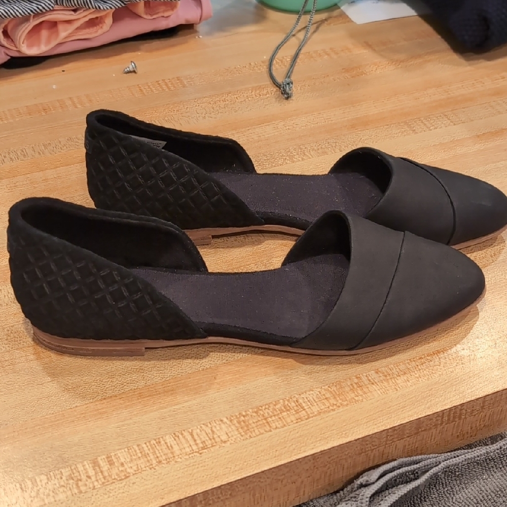 Toms Black Flats with Sleek Pointed Toe - Picture 3 of 4